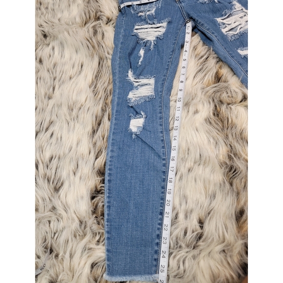 Fashion Nova distressed jeans size 3 - Picture 4 of 10